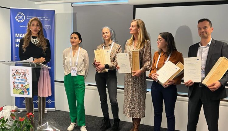 Sascha Bloemhoff, Marketing Director at Niaga (3rd from the right) received the prize at the award ceremony.