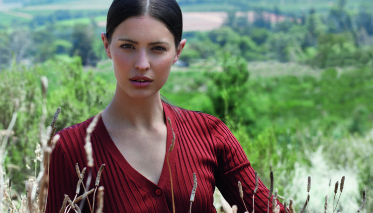 Rootness Mood+: the light mimicking skin tone equalizer.